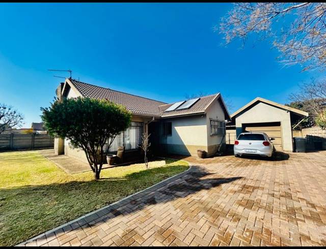 3 BEDROOM HOUSE FOR SALE IN VANDERBIJLPARK SE 2